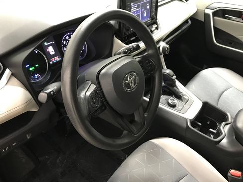 Used 2022 Toyota RAV4 XLE AWD/4WD image 14