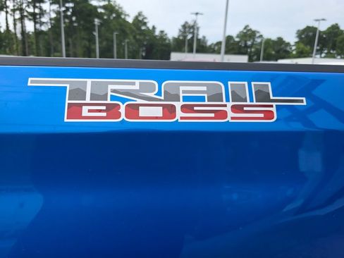 Used 2025 Chevrolet Silverado 1500 LT Trail Boss w/ Convenience Package II AWD/4WD image 13