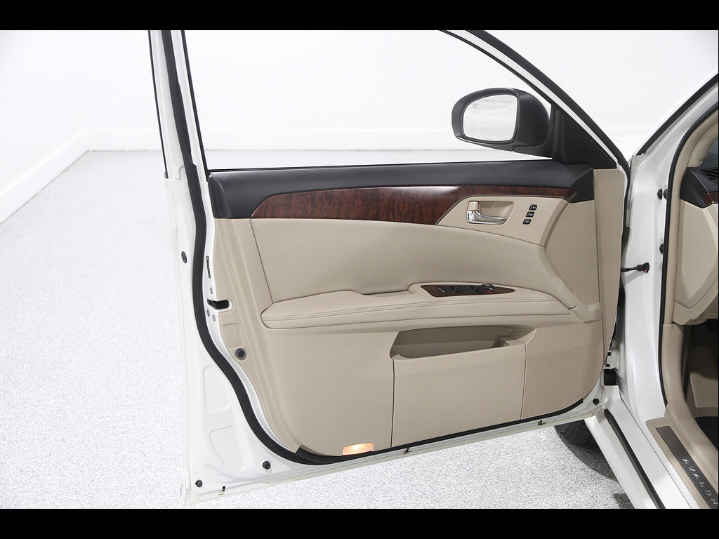 Used 2011 Toyota Avalon Limited FWD image 4