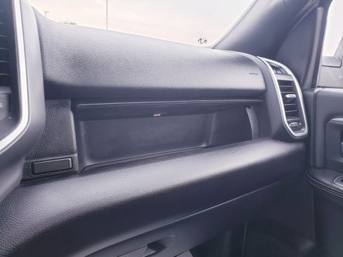 Used 2024 RAM 2500 Big Horn w/ Sport Appearance Package image 33