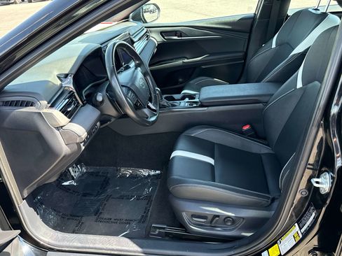 Used 2025 Toyota Camry SE FWD image 11