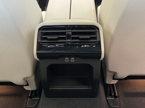 Certified 2025 BMW 530i w/ Premium Package image 9