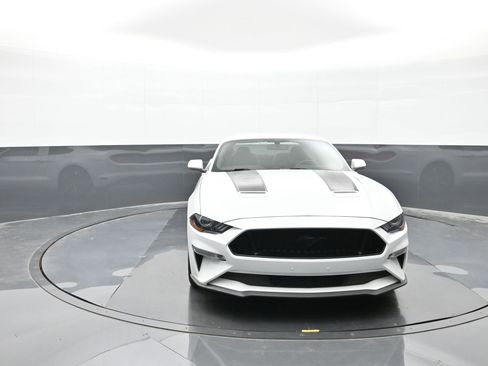 Used 2018 Ford Mustang GT image 2