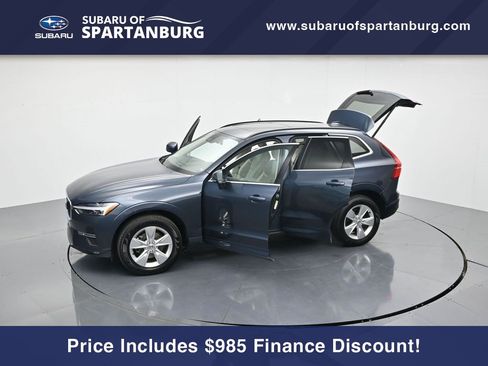 Used 2022 Volvo XC60 B5 Momentum image 42