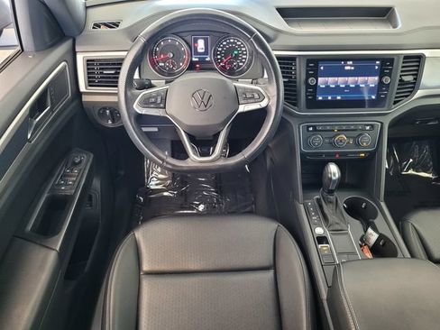 Used 2020 Volkswagen Atlas Cross Sport SE w/ Panoramic Sunroof Package FWD image 16
