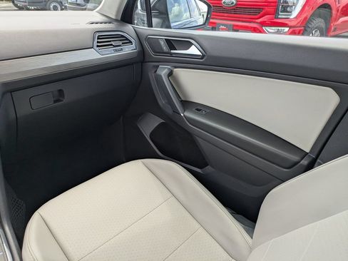 Used 2018 Volkswagen Tiguan SE FWD image 20