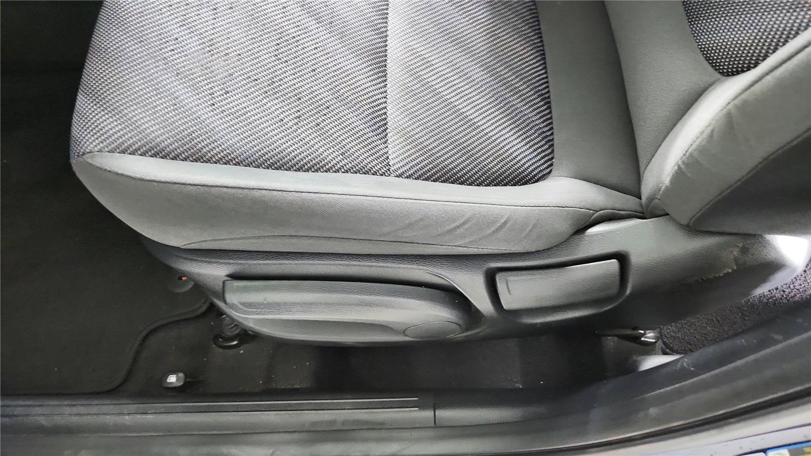 Used 2025 Kia Seltos LX AWD/4WD image 18