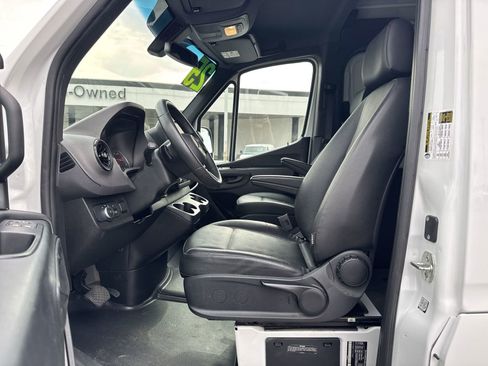 Used 2025 Mercedes-Benz Sprinter 2500 image 16