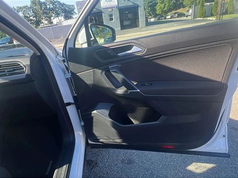 Used 2020 Volkswagen Tiguan S image 30