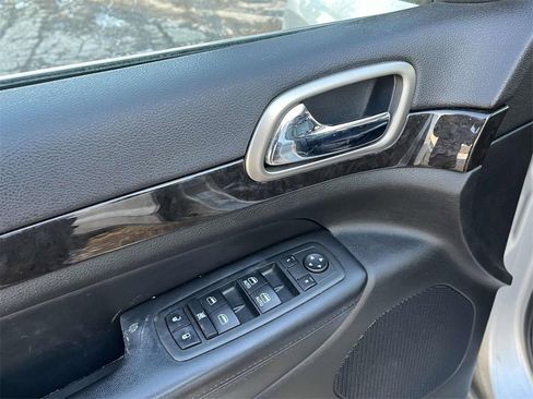 Used 2013 Jeep Grand Cherokee Laredo image 18