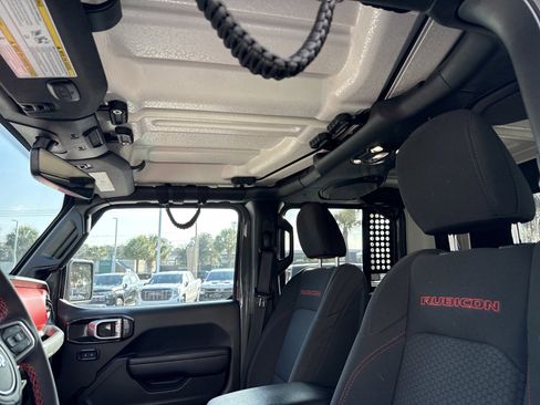 Used 2023 Jeep Gladiator Rubicon w/ Cold Weather Group image 17