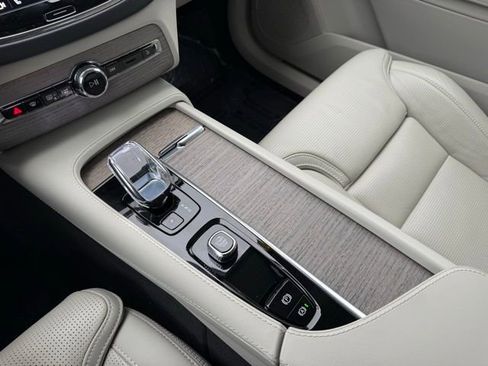 Certified 2023 Volvo XC90 T8 Ultimate w/ Protection Package Premier image 26