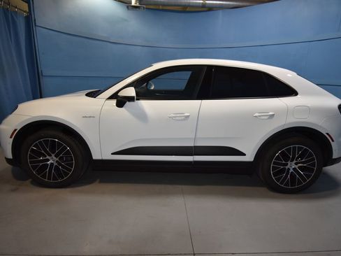 Certified 2025 Porsche Macan Electric image 2