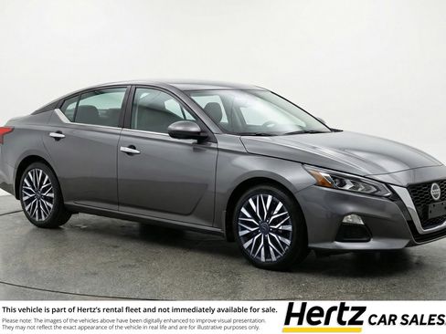Used 2025 Nissan Altima 2.5 SV image 1