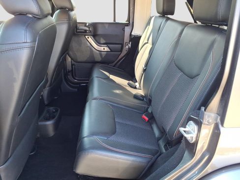 Used 2016 Jeep Wrangler Unlimited Sahara AWD/4WD image 13
