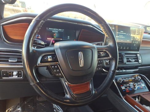Used 2024 Lincoln Navigator Reserve image 9