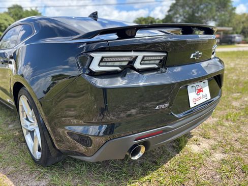 Used 2021 Chevrolet Camaro LT RWD image 18