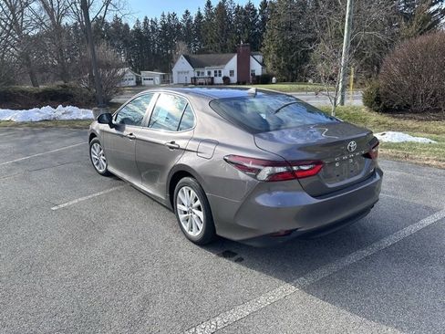 Used 2022 Toyota Camry LE image 5