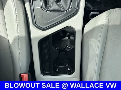 Certified 2024 Volkswagen Tiguan SE w/ Panoramic Sunroof Package FWD image 19