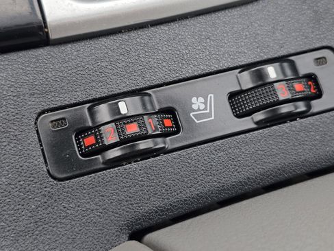 Used 2015 Toyota Highlander Limited Platinum AWD/4WD image 8