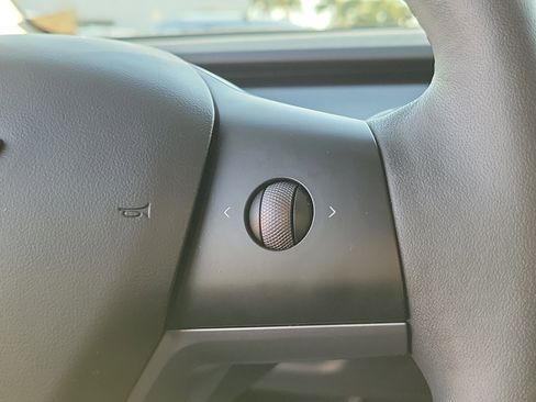 Used 2023 Tesla Model 3 Standard Range image 25