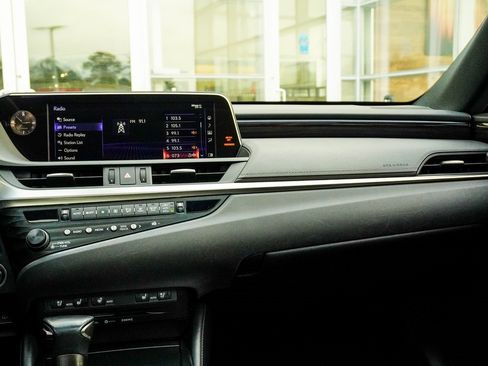 Used 2019 Lexus ES 350 w/ Premium Package image 16