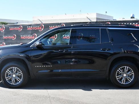 Used 2024 Chevrolet Traverse LT FWD image 4