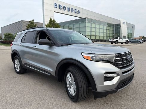 Used 2024 Ford Explorer XLT w/ Equipment Group 202A AWD/4WD image 1