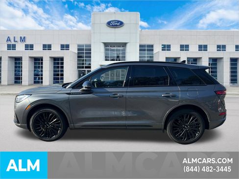 Used 2025 Lincoln Corsair Reserve w/ Equipment Group 202A AWD/4WD image 9
