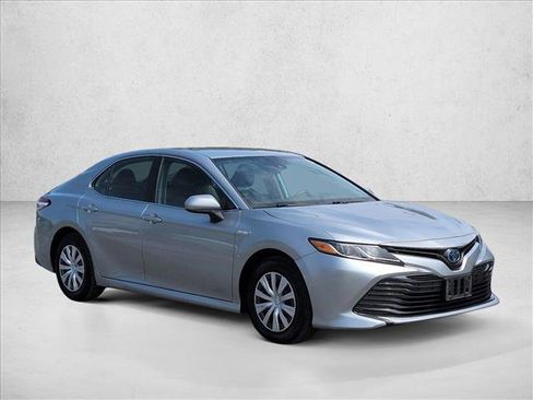 Used 2020 Toyota Camry LE FWD image 2
