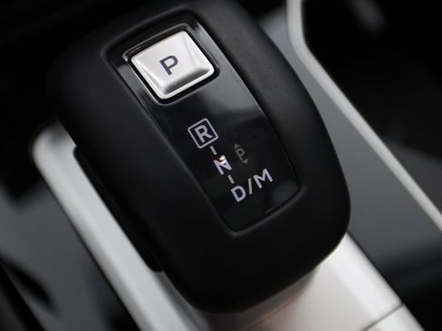 Used 2025 Mitsubishi Outlander AWD image 26