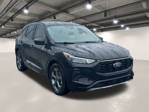Used 2023 Ford Escape ST-Line image 2