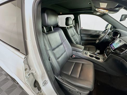 Used 2019 Jeep Grand Cherokee Limited image 32