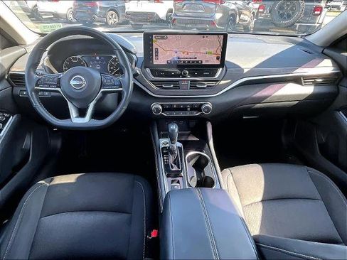 Used 2023 Nissan Altima 2.5 SV w/ SV Premium Package image 21