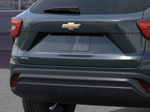 New 2026 Chevrolet Trax LS w/ LS Convenience Package FWD image 14
