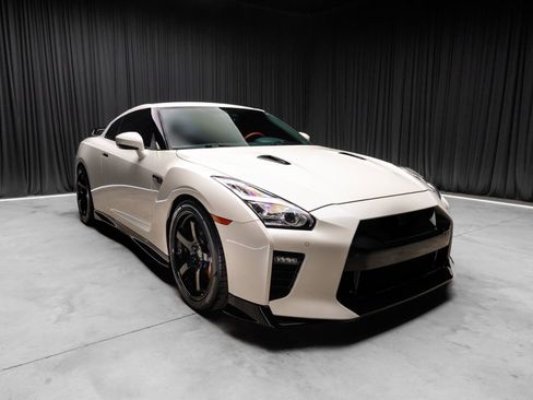 Used 2021 Nissan GT-R Premium AWD/4WD image 9