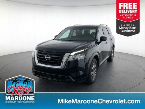 Used 2024 Nissan Pathfinder SV image 1