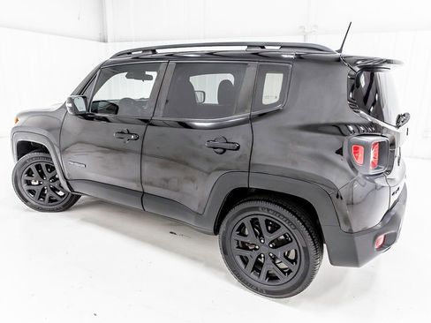 Used 2022 Jeep Renegade Altitude AWD/4WD image 4