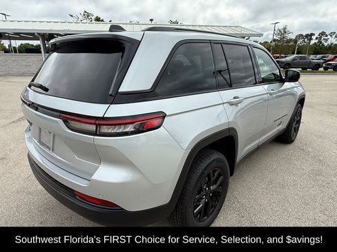 New 2025 Jeep Grand Cherokee Altitude image 5