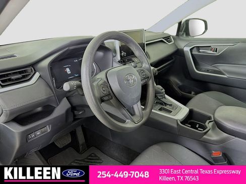 Used 2025 Toyota RAV4 XLE FWD image 10