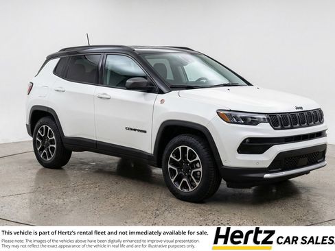 Used 2025 Jeep Compass Trailhawk AWD/4WD image 1