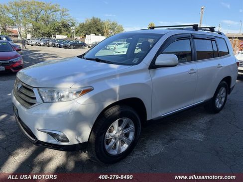 Used 2013 Toyota Highlander Plus AWD/4WD image 5