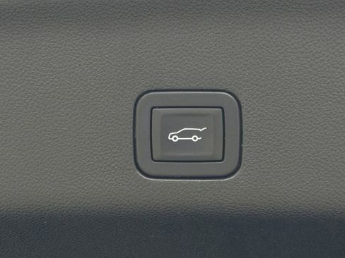 Used 2025 Chevrolet Tahoe Premier AWD/4WD image 26