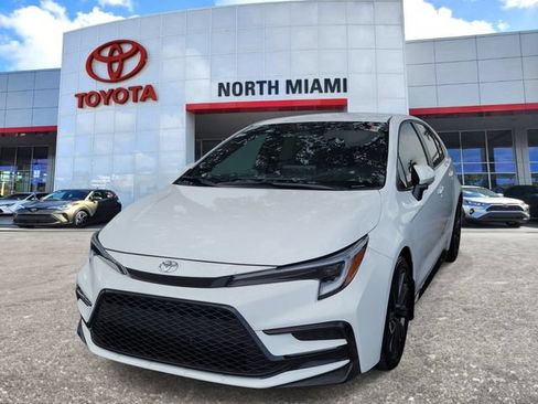 Used 2025 Toyota Corolla SE w/ Convenience Package FWD image 2