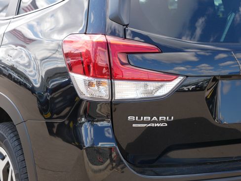 Used 2023 Subaru Forester Premium AWD/4WD image 17