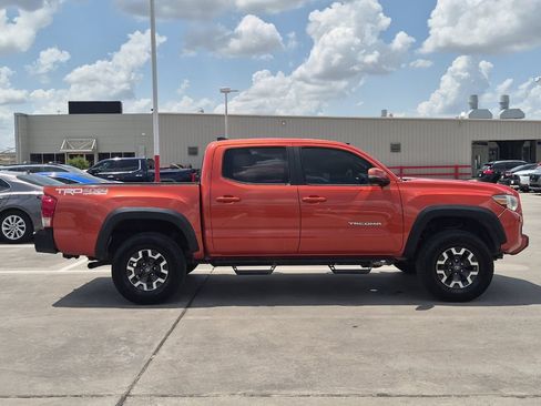 Used 2017 Toyota Tacoma TRD Off-Road w/ Tow Package (A/T) AWD/4WD image 7