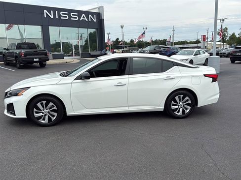 Used 2025 Nissan Altima 2.5 S FWD image 2
