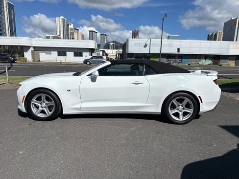 Used 2018 Chevrolet Camaro LT image 4