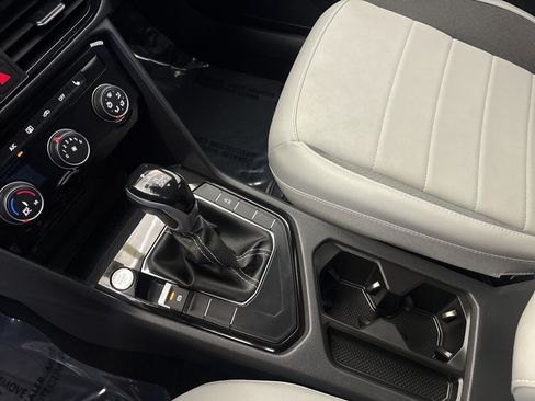 Certified 2023 Volkswagen Taos SE w/ Panoramic Sunroof Package FWD image 22