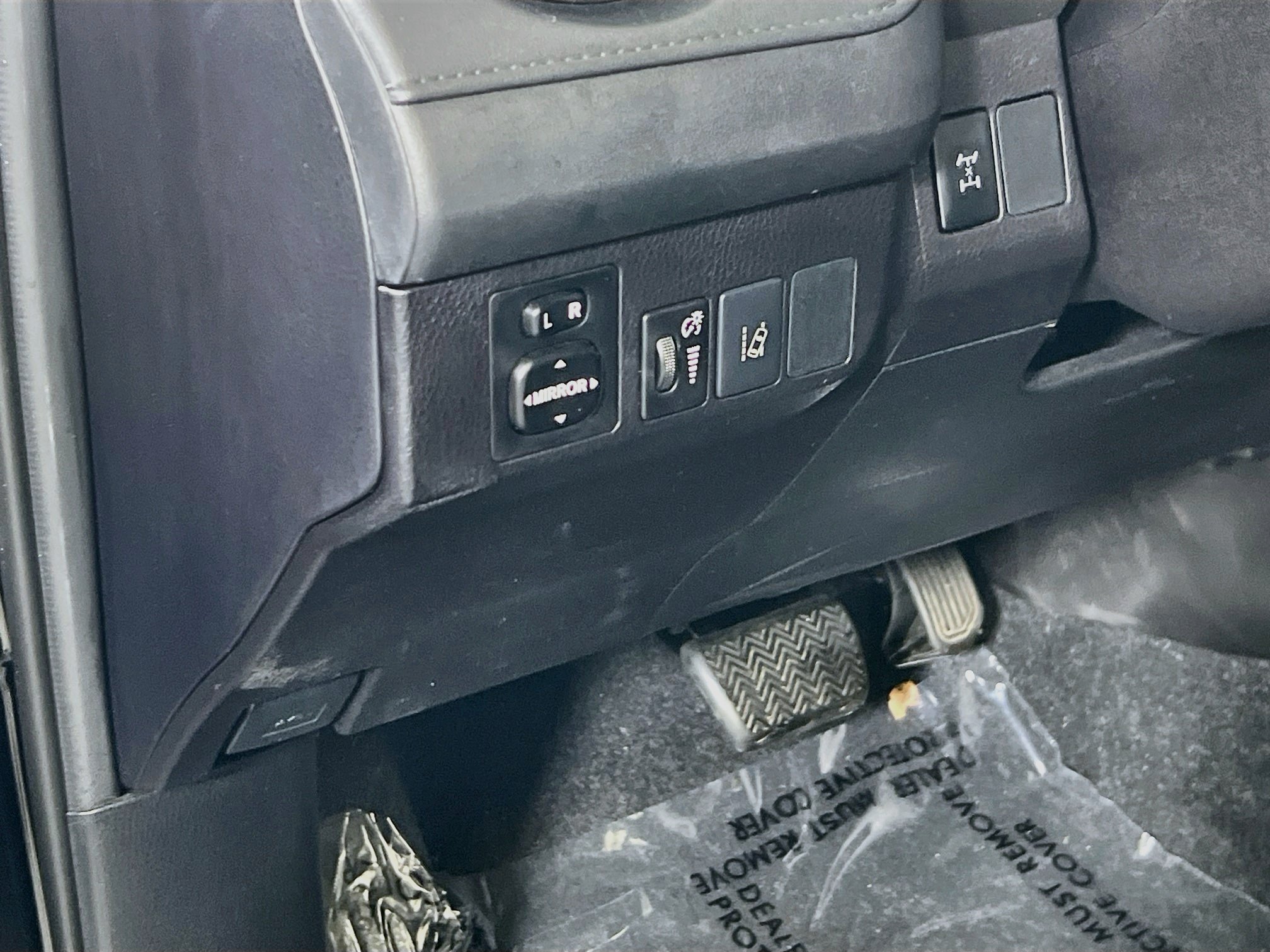 Used 2018 Toyota RAV4 LE w/ All Weather Liner Package AWD/4WD image 10